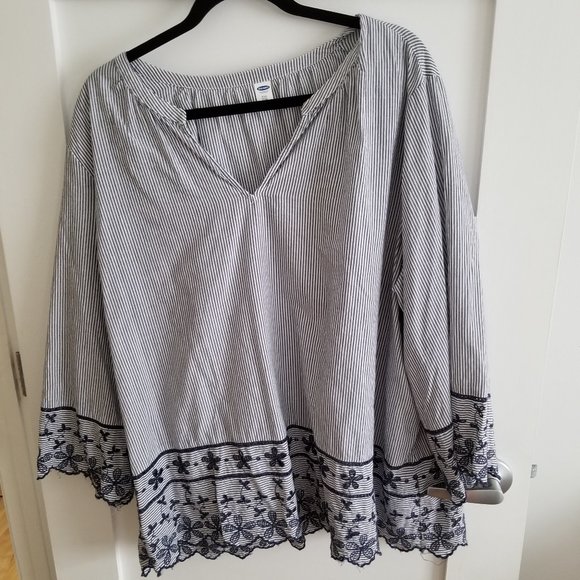 Old Navy 2X Loose Embroidered Blouse - Picture 1 of 1